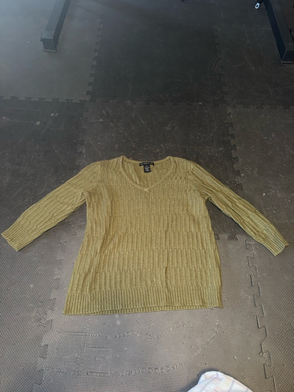 Design History Olive Ribbed V-Neck Sweater